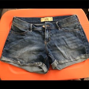 Hollister low rise mid length shorts size 9